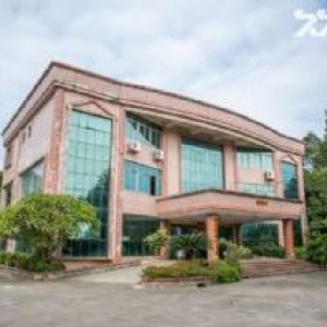 自家物业30000方花园式厂房出租，近市区、高速出口，交通方